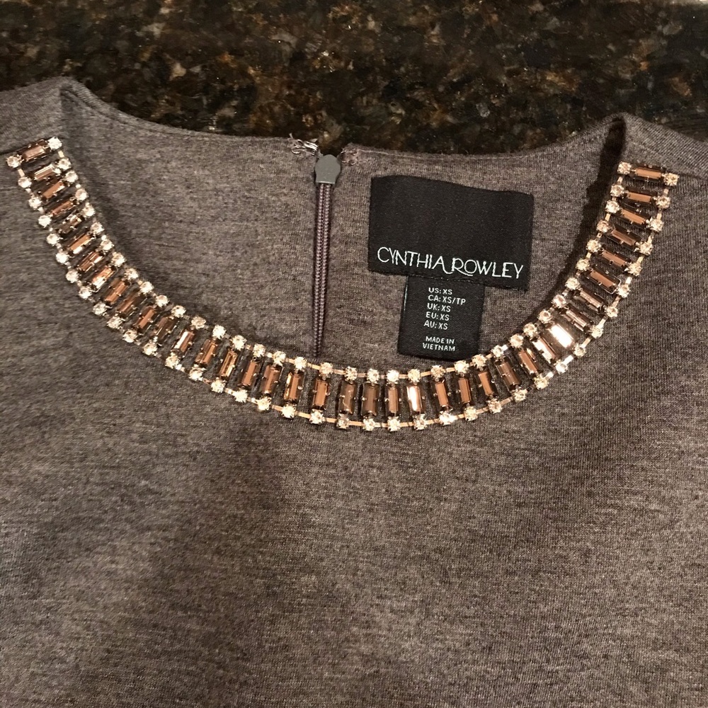Jeweled collar stretch knit sleeveless blouse